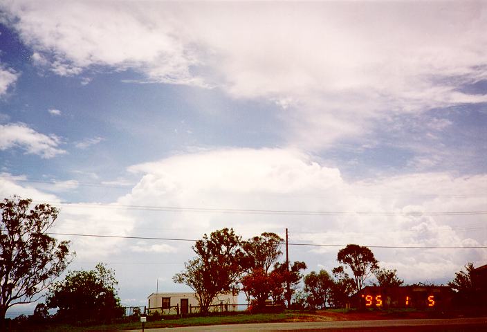 thunderstorm cumulonimbus_incus : Schofields, NSW   5 January 1995