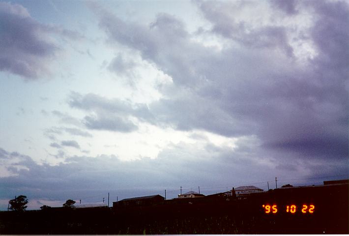 thunderstorm cumulonimbus_calvus : Schofields, NSW   22 October 1995