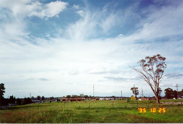 cumulus humilis : Quakers Hill, NSW   25 October 1995