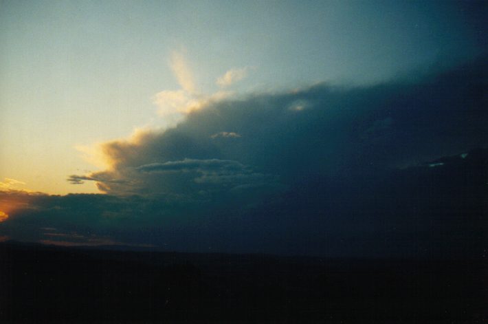 thunderstorm cumulonimbus_incus : McLeans Ridges, NSW   10 September 1999