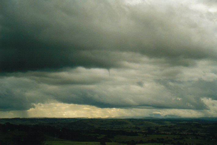 tornadoes funnel_tornado_waterspout : McLeans Ridges, NSW   16 June 2000