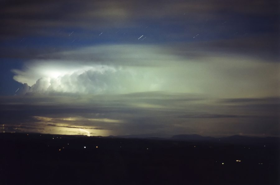 thunderstorm cumulonimbus_incus : McLeans Ridges, NSW   16 October 2000
