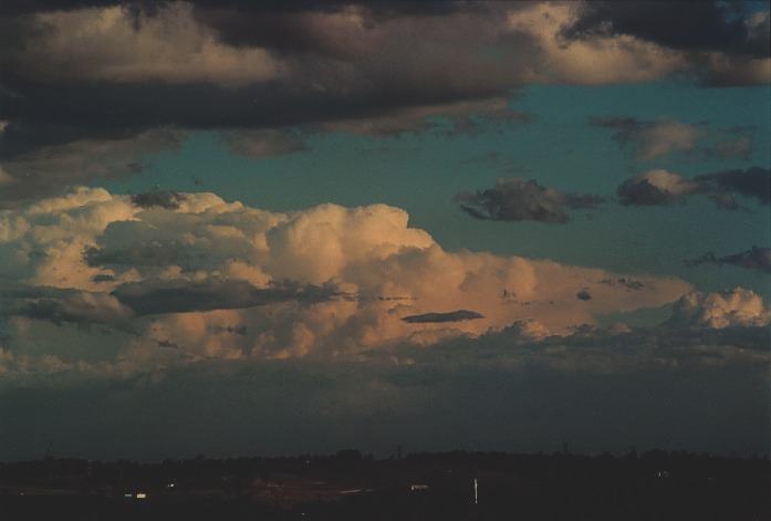 thunderstorm cumulonimbus_calvus : Rooty Hill, NSW   19 October 2000