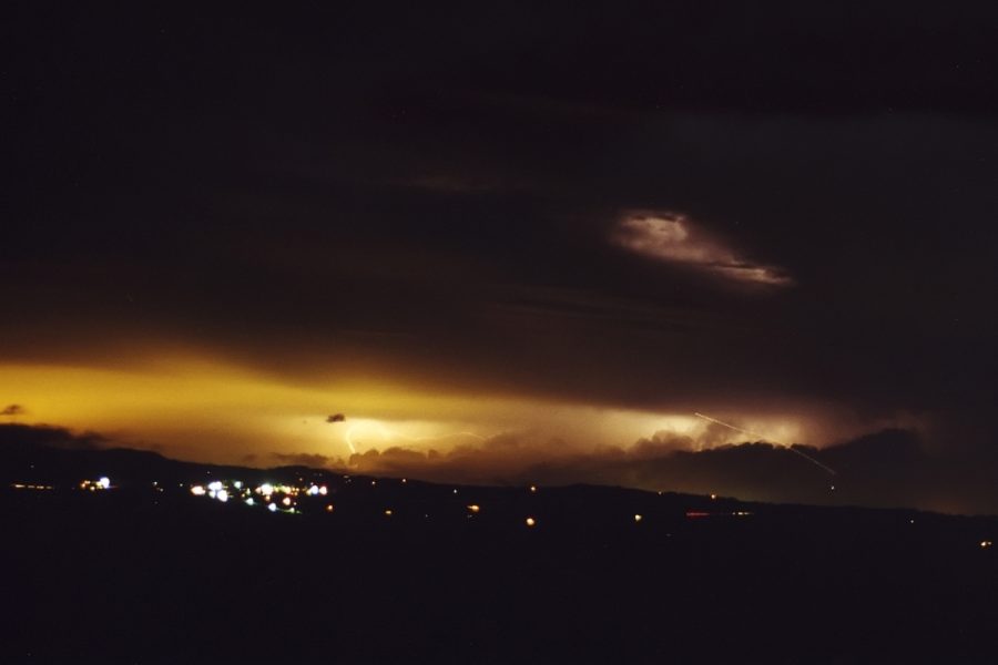 lightning lightning_bolts : McLeans Ridges, NSW   25 October 2000