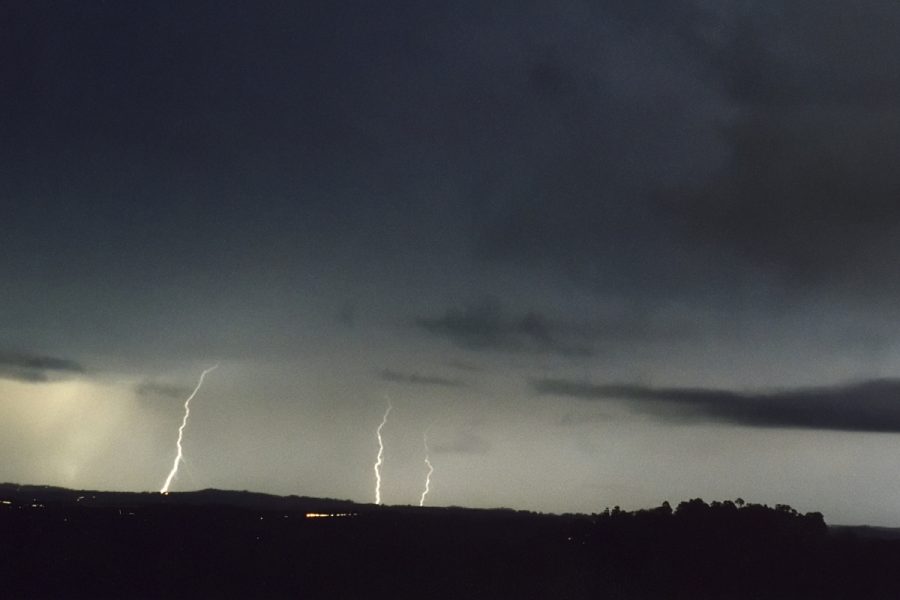 lightning lightning_bolts : McLeans Ridges, NSW   26 October 2000