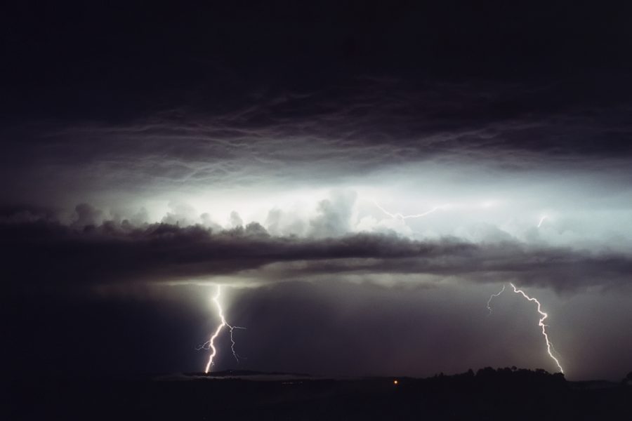 lightning lightning_bolts : McLeans Ridges, NSW   27 October 2000