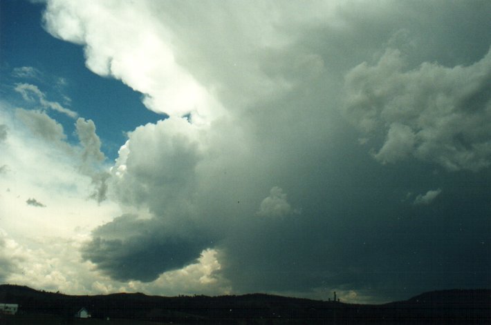 thunderstorm cumulonimbus_incus : Mummulgum, NSW   4 November 2000