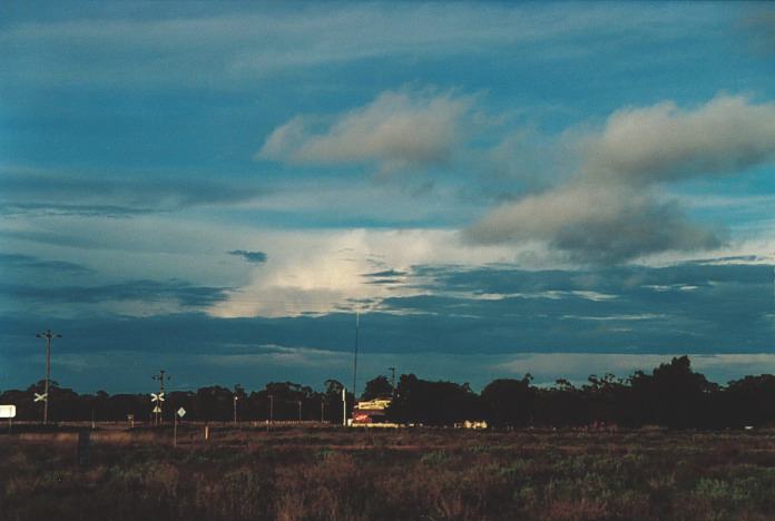 thunderstorm cumulonimbus_incus : Byrock, NSW   18 November 2000