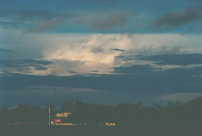 thunderstorm cumulonimbus_incus : Byrock, NSW   18 November 2000