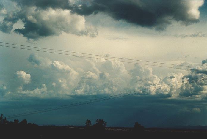 thunderstorm cumulonimbus_incus : NW of Singleton, NSW   30 November 2000