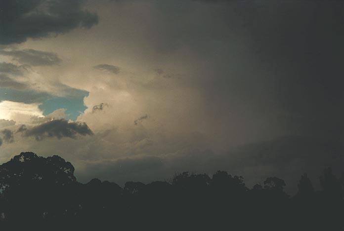 thunderstorm cumulonimbus_incus : SE of Bathurst, NSW   7 January 2001