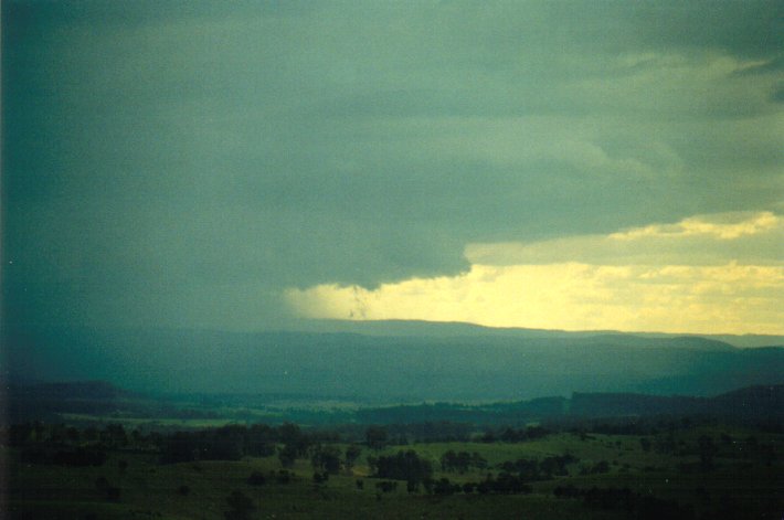 tornadoes funnel_tornado_waterspout : Mallanganee NSW   8 January 2001