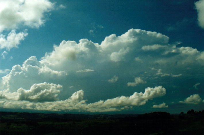 thunderstorm cumulonimbus_incus : McLeans Ridges, NSW   26 April 2001