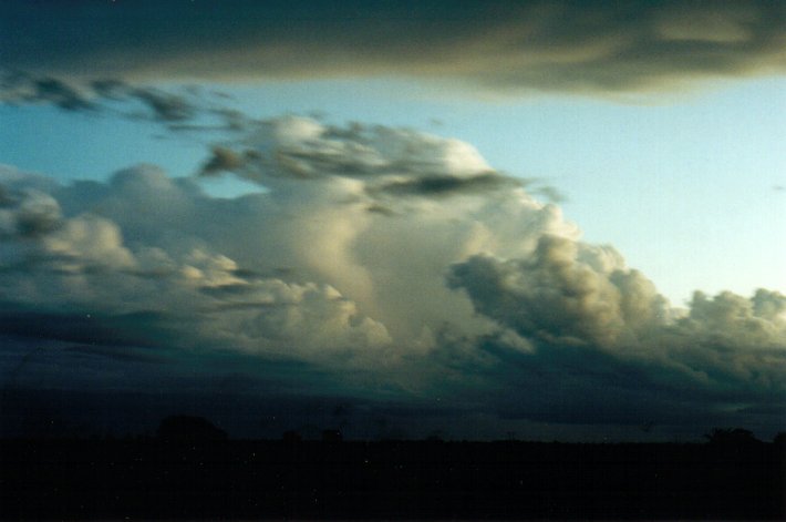 thunderstorm cumulonimbus_incus : E of Casino, NSW   6 May 2001