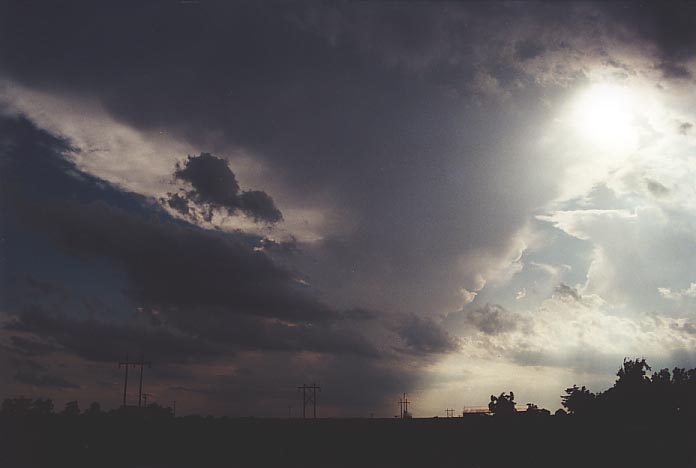 thunderstorm cumulonimbus_incus : W of Ardmore, Oklahoma, USA   30 May 2001