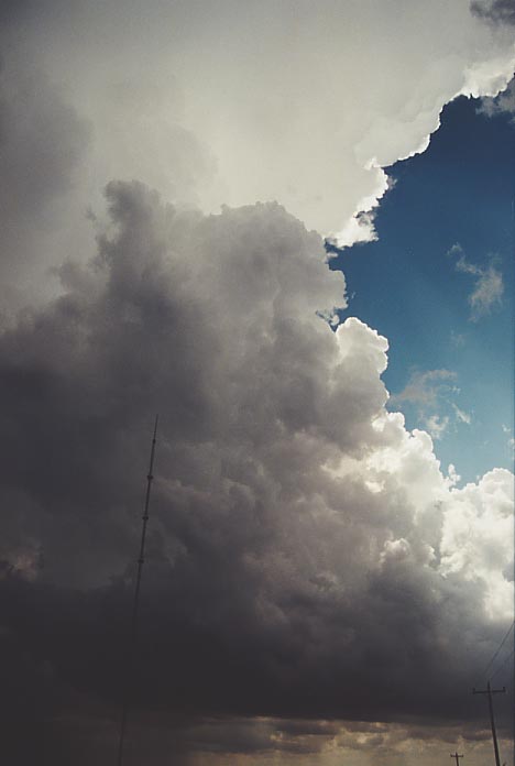 thunderstorm cumulonimbus_incus : S of Woodward, Oklahoma, USA   5 June 2001