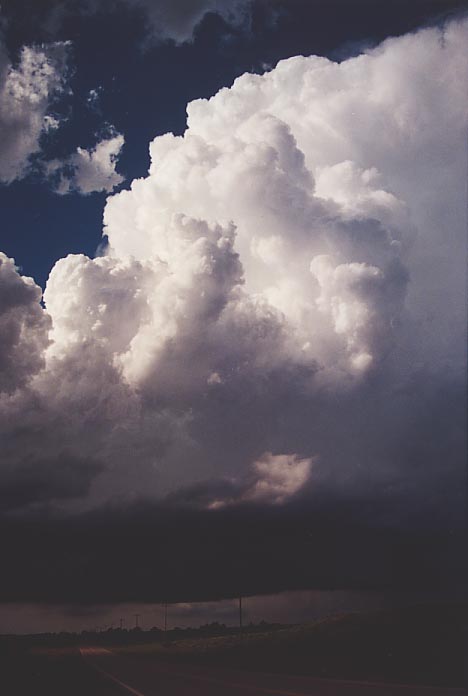 cumulonimbus supercell_thunderstorm : N of Woodward, Oklahoma, USA   5 June 2001