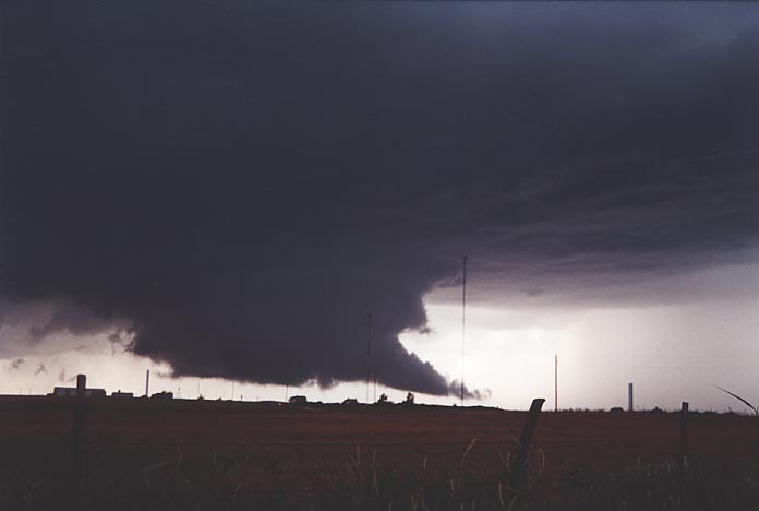 wallcloud thunderstorm_wall_cloud : S of Woodward, Oklahoma, USA   5 June 2001