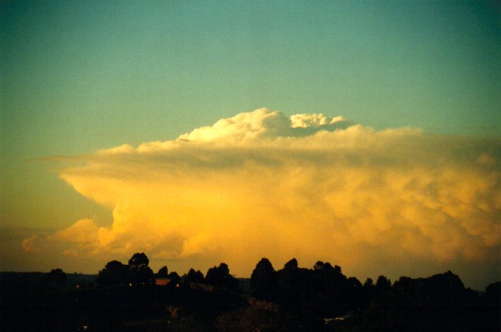thunderstorm cumulonimbus_incus : McLeans Ridges, NSW   6 July 2001