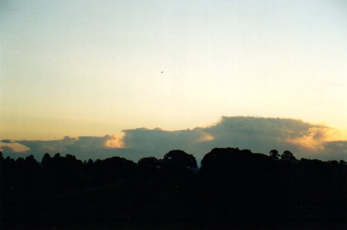 thunderstorm cumulonimbus_incus : McLeans Ridges, NSW   6 September 2001