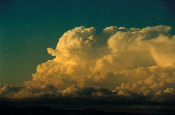 thunderstorm cumulonimbus_incus : McLeans Ridges, NSW   14 September 2001