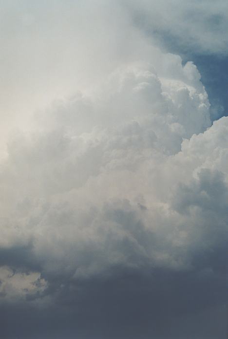 thunderstorm cumulonimbus_incus : N of Mulbring, NSW   21 December 2001