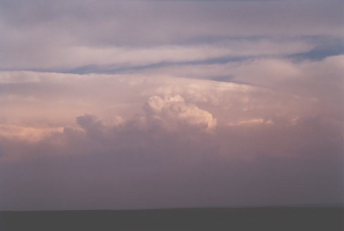 thunderstorm cumulonimbus_incus : N of Canadian, NW Texas, USA   16 May 2002