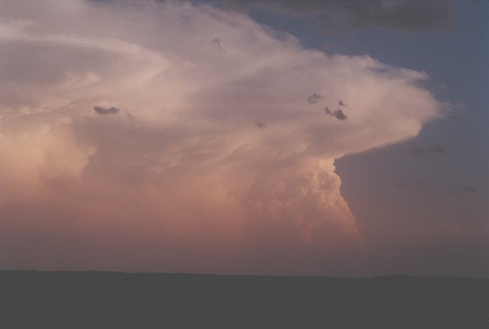 thunderstorm cumulonimbus_incus : E of Plainville, Kansas, USA   22 May 2002