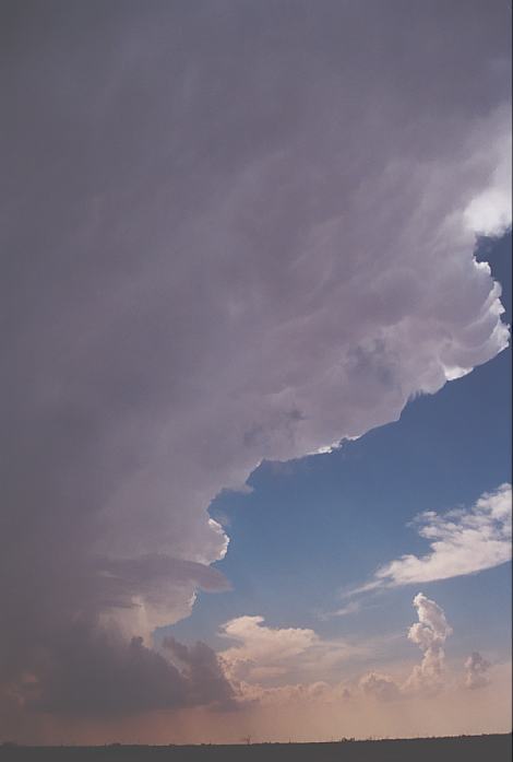 updraft thunderstorm_updrafts : Odessa, Texas, USA   28 May 2002