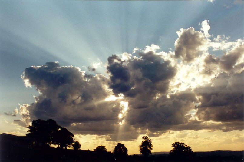 halosundog halo_sundog_crepuscular_rays : McLeans Ridges, NSW   7 September 2002