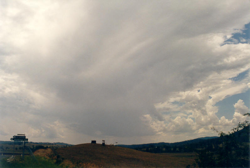 thunderstorm cumulonimbus_incus : NW of Lismore, NSW   15 December 2002