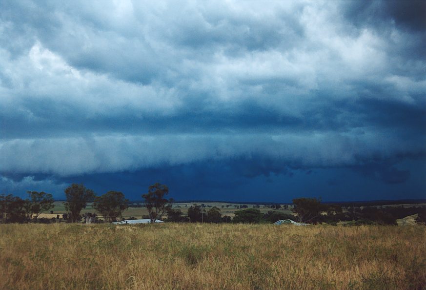 cumulonimbus thunderstorm_base : N of Harden, NSW   21 November 2003