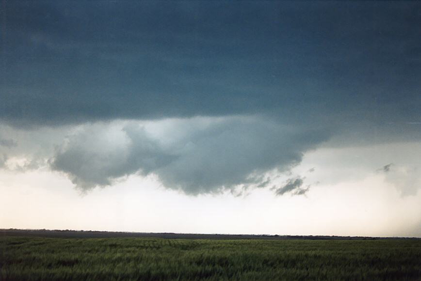 tornadoes funnel_tornado_waterspout : W of Chester, Nebraska, USA   24 May 2004