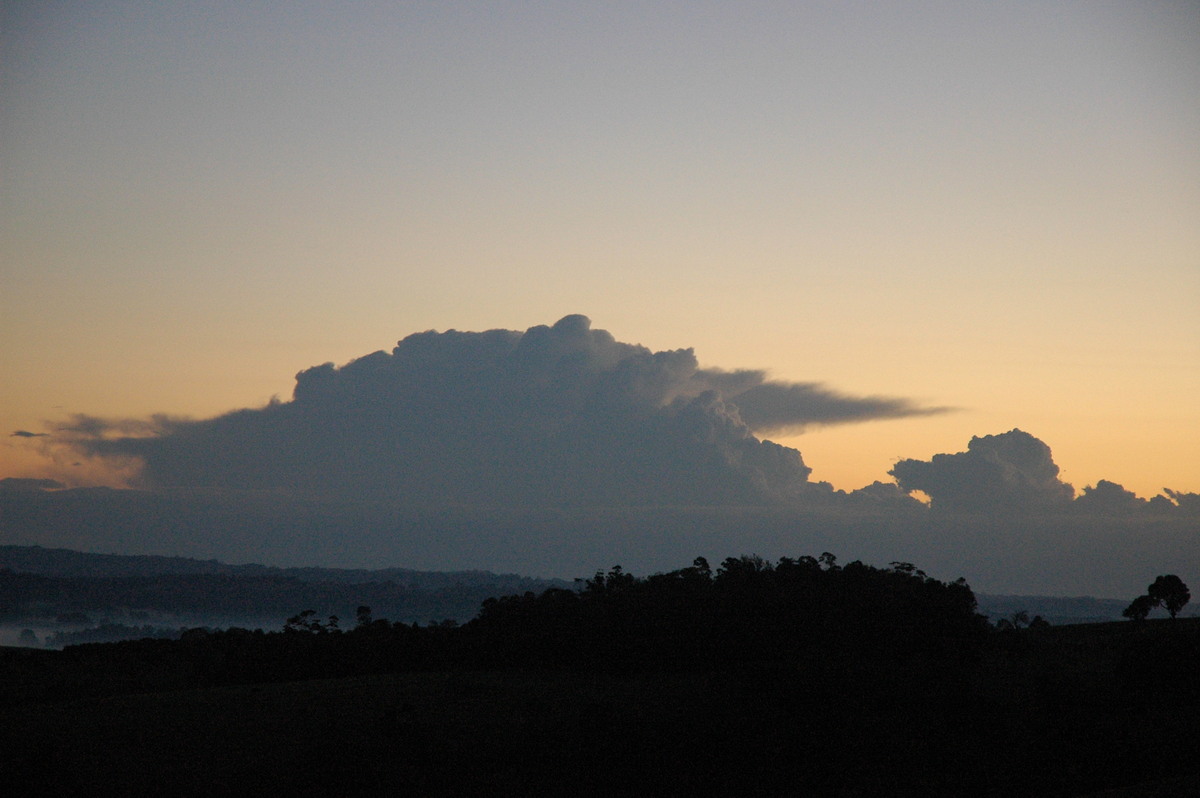 thunderstorm cumulonimbus_incus : McLeans Ridges, NSW   15 July 2004