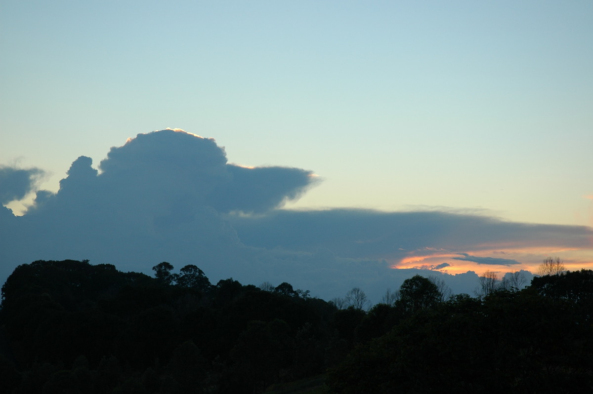 thunderstorm cumulonimbus_incus : McLeans Ridges, NSW   30 July 2004
