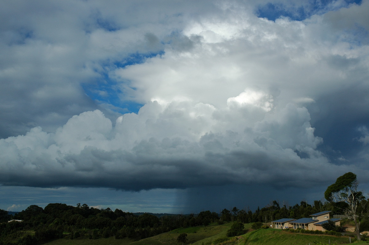 thunderstorm cumulonimbus_incus : McLeans Ridges, NSW   26 April 2005