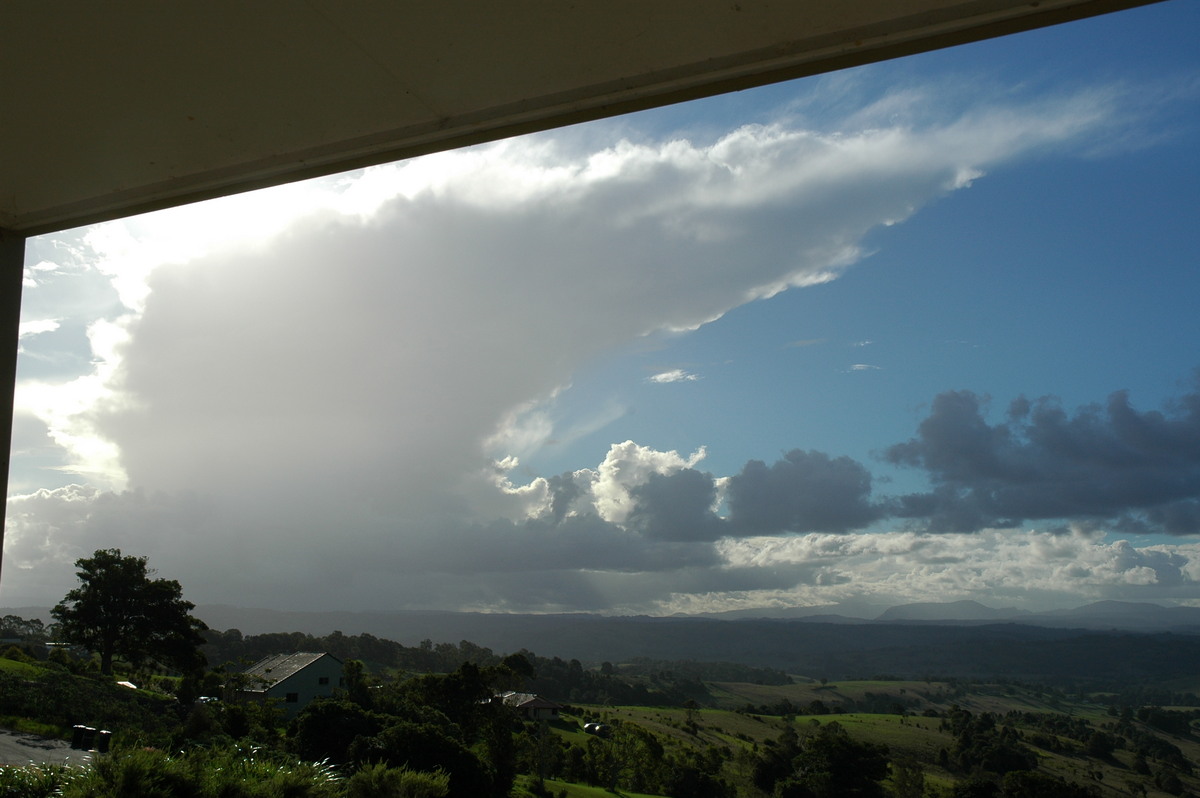 thunderstorm cumulonimbus_incus : McLeans Ridges, NSW   27 April 2005