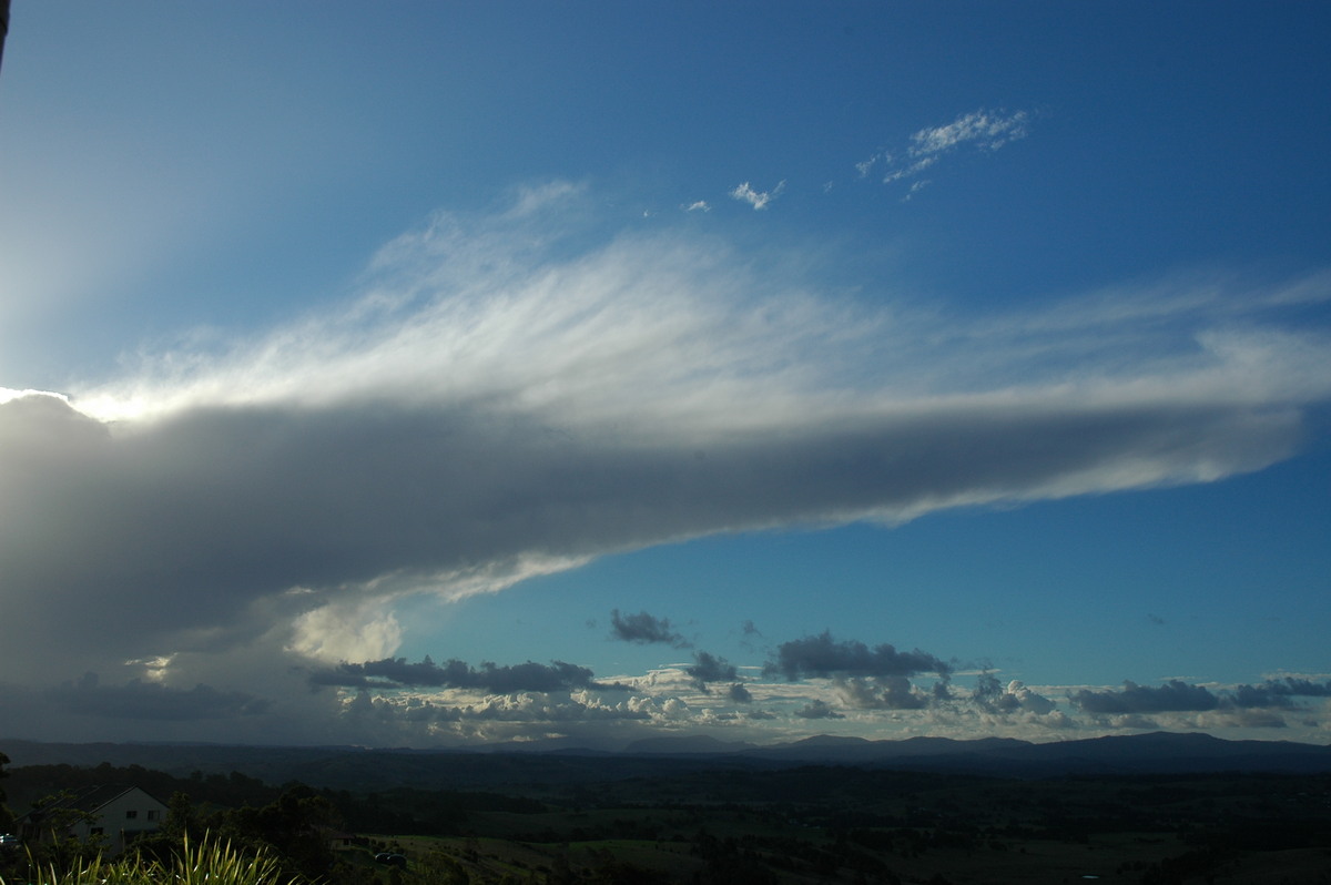 thunderstorm cumulonimbus_incus : McLeans Ridges, NSW   27 April 2005