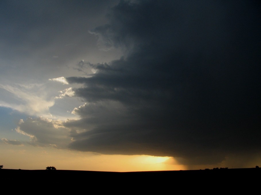 thunderstorm cumulonimbus_incus : Lebanon, Nebraska, USA   6 June 2005