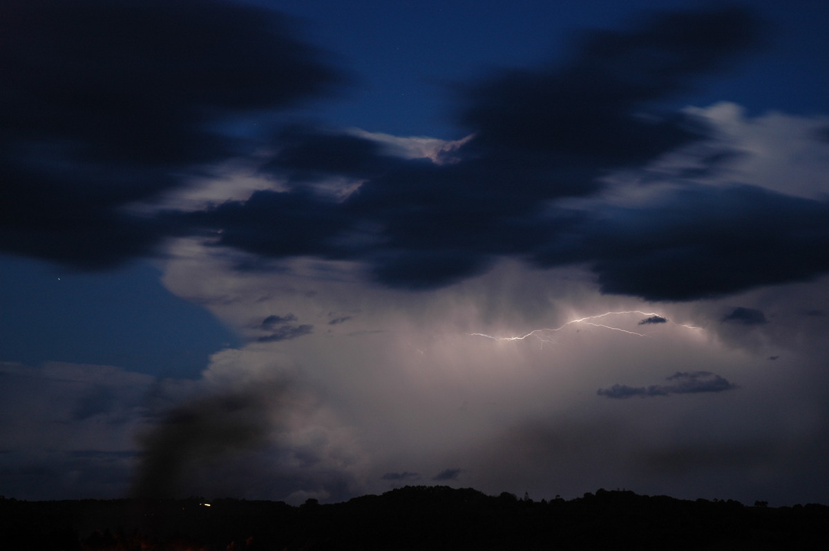 thunderstorm cumulonimbus_incus : Cumbalum, NSW   4 September 2005