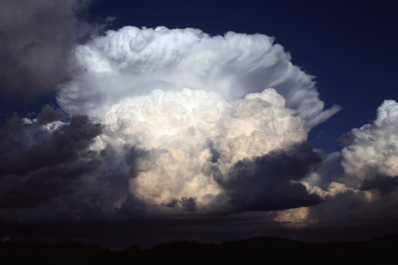 anvil thunderstorm_anvils : near Nowendoc, NSW   27 October 2005