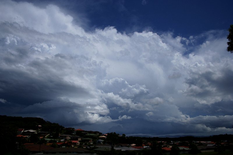 thunderstorm cumulonimbus_incus : Hallidays Point, NSW   17 December 2005