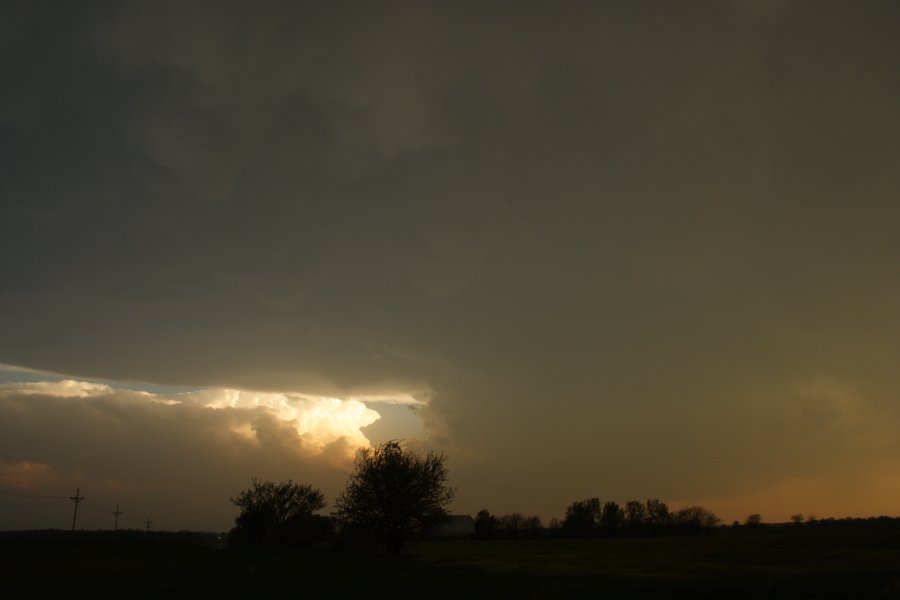 cumulonimbus supercell_thunderstorm : Chillicothe, Missouri, USA   18 April 2006