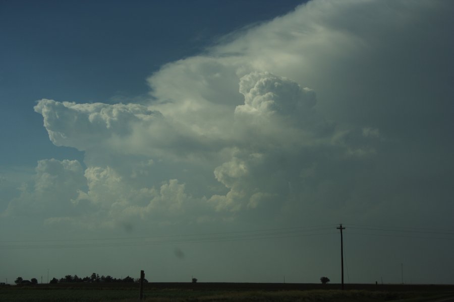 thunderstorm cumulonimbus_calvus : SW of Hoxie, Kansas, USA   26 May 2006