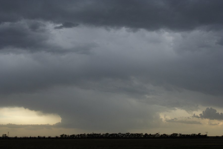 wallcloud thunderstorm_wall_cloud : S of Bismark, North Dakota, USA   27 May 2006
