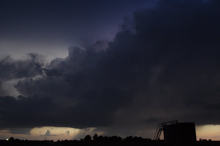 thunderstorm cumulonimbus_incus : SE of Kinsley, Kansas, USA   29 May 2006