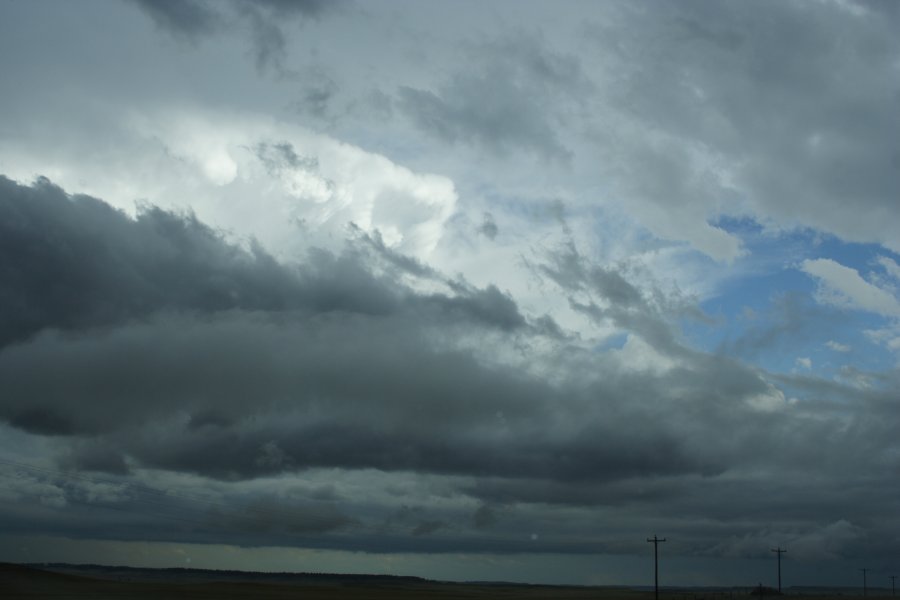 thunderstorm cumulonimbus_incus : S of Newcastle, Wyoming, USA   9 June 2006