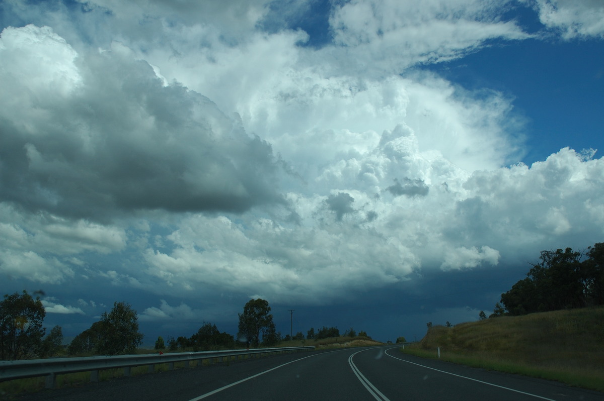 thunderstorm cumulonimbus_incus : S of Tenterfield, NSW   10 February 2007