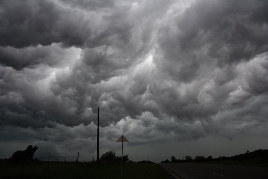 shelfcloud shelf_cloud : W of Fredericksburg, Texas, USA   2 May 2007