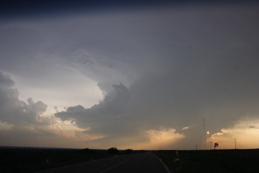 thunderstorm cumulonimbus_incus : E of Woodward, Oklahoma, USA   4 May 2007
